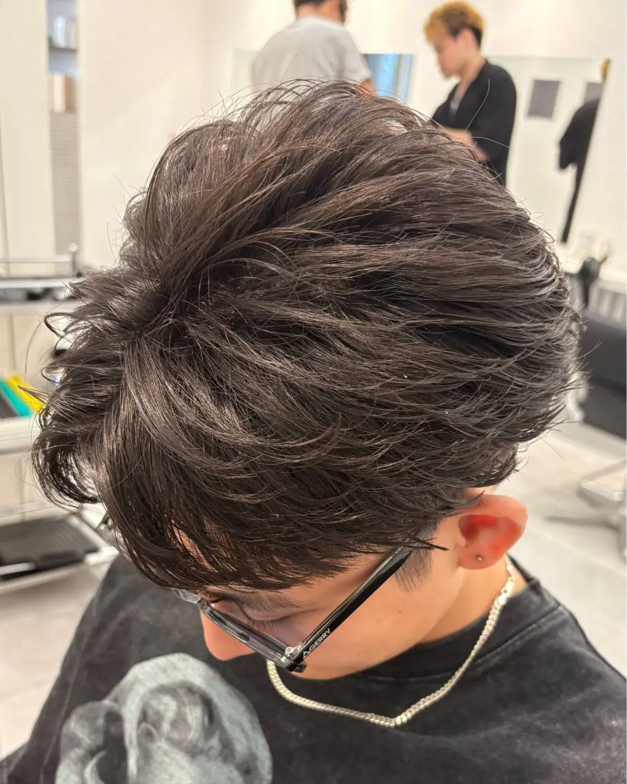 ショート パーマ メンズ センターパート ショートヘア ヘアセット 鈴木 悠月のヘアスタイル
