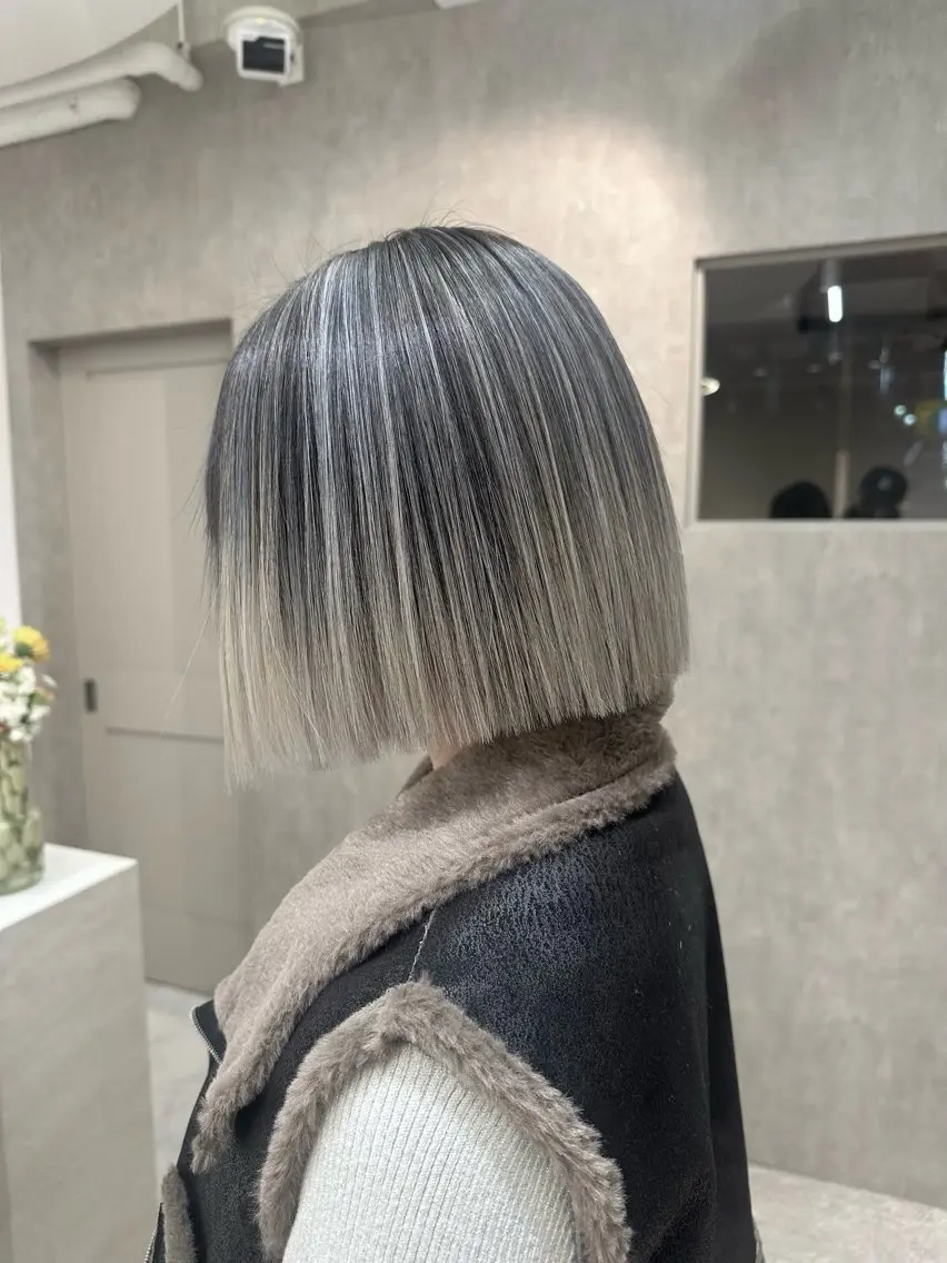 ショート カラー バレイヤージュ ベージュカラー ホワイトベージュ レイヤーカット カット ヘアカラー 竹井俊介/ブリーチ /海外レイヤーのヘアスタイル