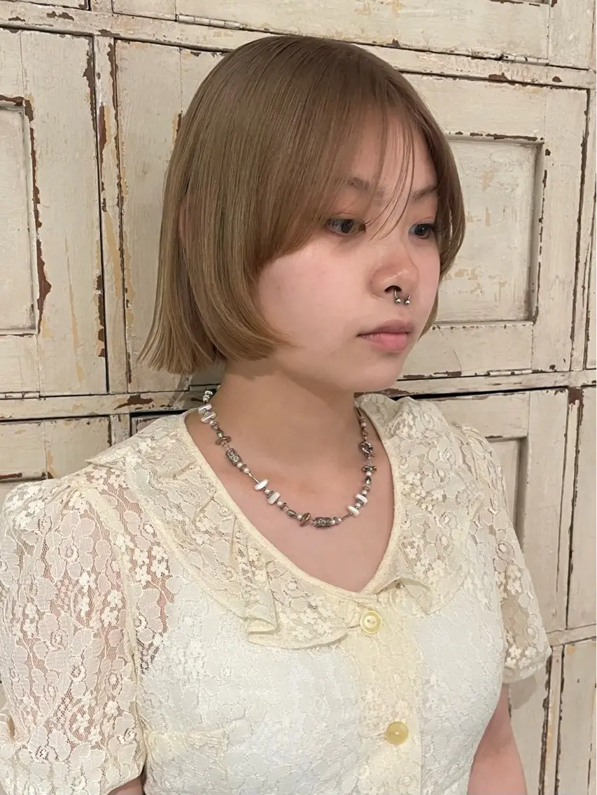 ショート カラー 切りっぱなしボブ ベージュカラー ミルクティーベージュ ボブ カット ヘアカラー RorriM natsuのヘアスタイル