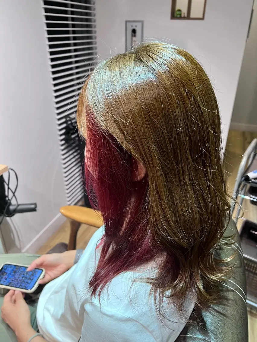 ロング カラー ピンクカラー レッドカラー ヘアカラー トリートメント ツキダテ ユイのヘアスタイル