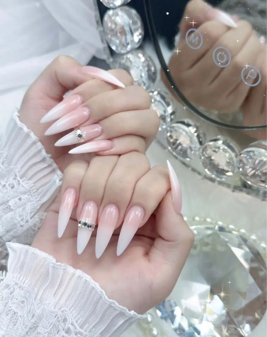 10本長さだし🎶2本アート、パーツつけ放題🎀🩵9500￥->7600￥🉐の写真