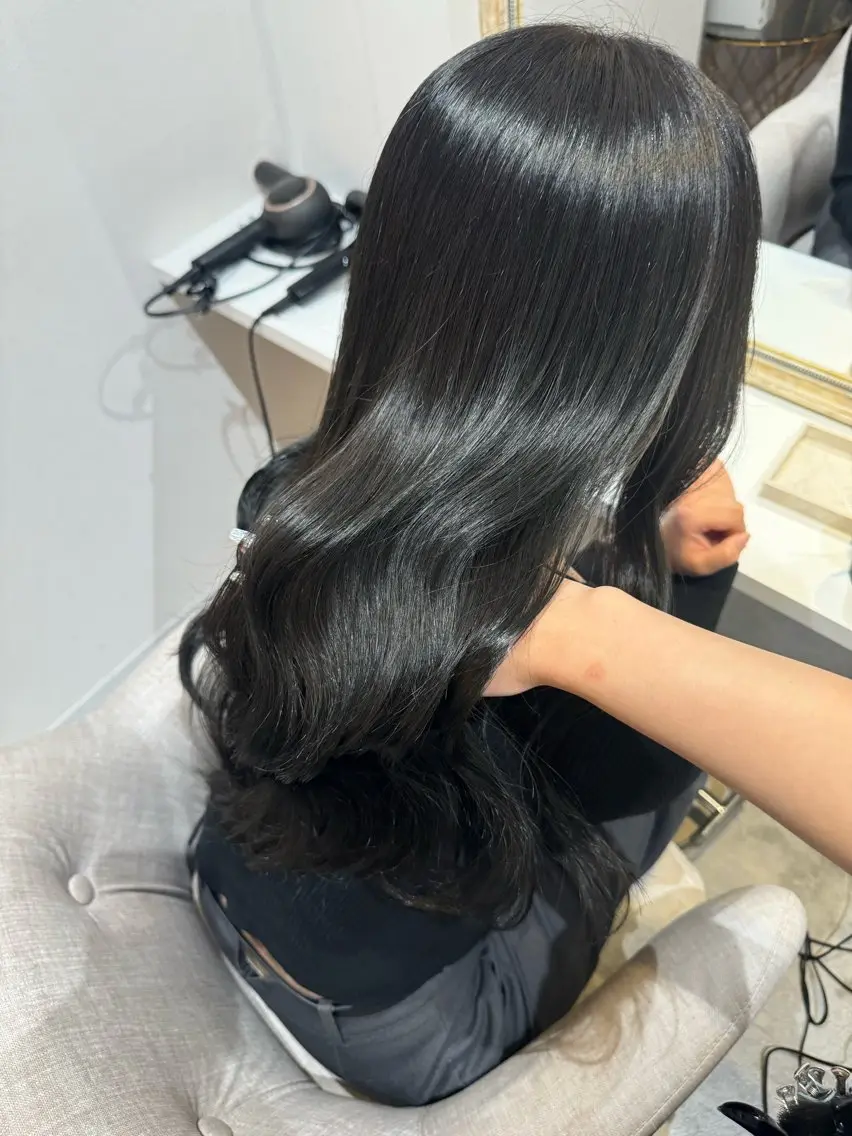 ロング カラー ベージュカラー ブリーチ ボルドーカラー ブラウンカラー 透明感カラー 赤み無し柔らかカラー 【梅田】madokaのヘアスタイル