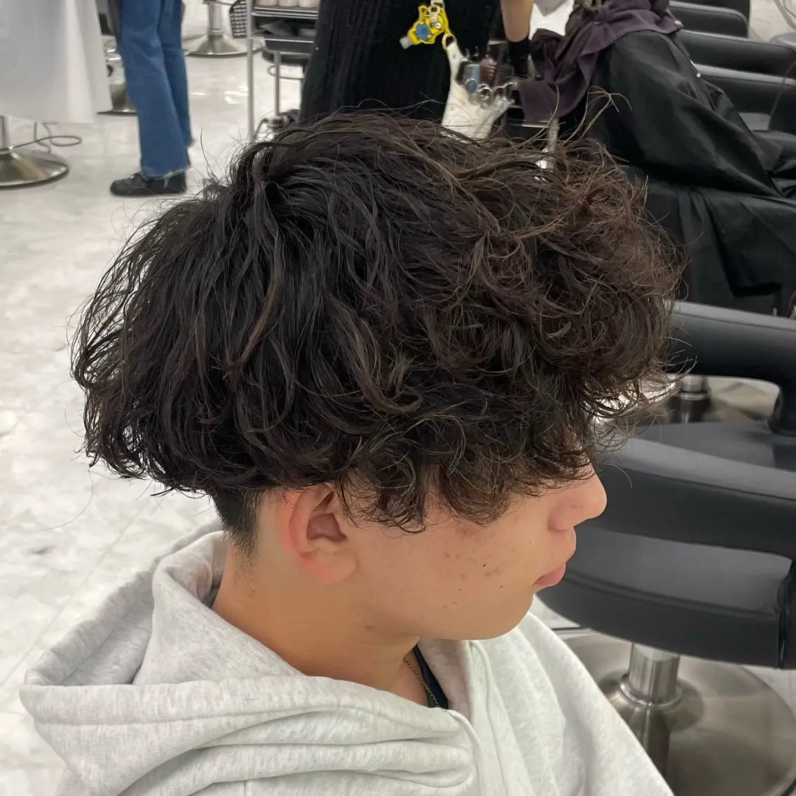メンズ スペインカール カット ヘアカラー パーマ ヘッドスパ ヘアセット 🦋色落ち綺麗カラー メンズYUZU🦋のヘアスタイル