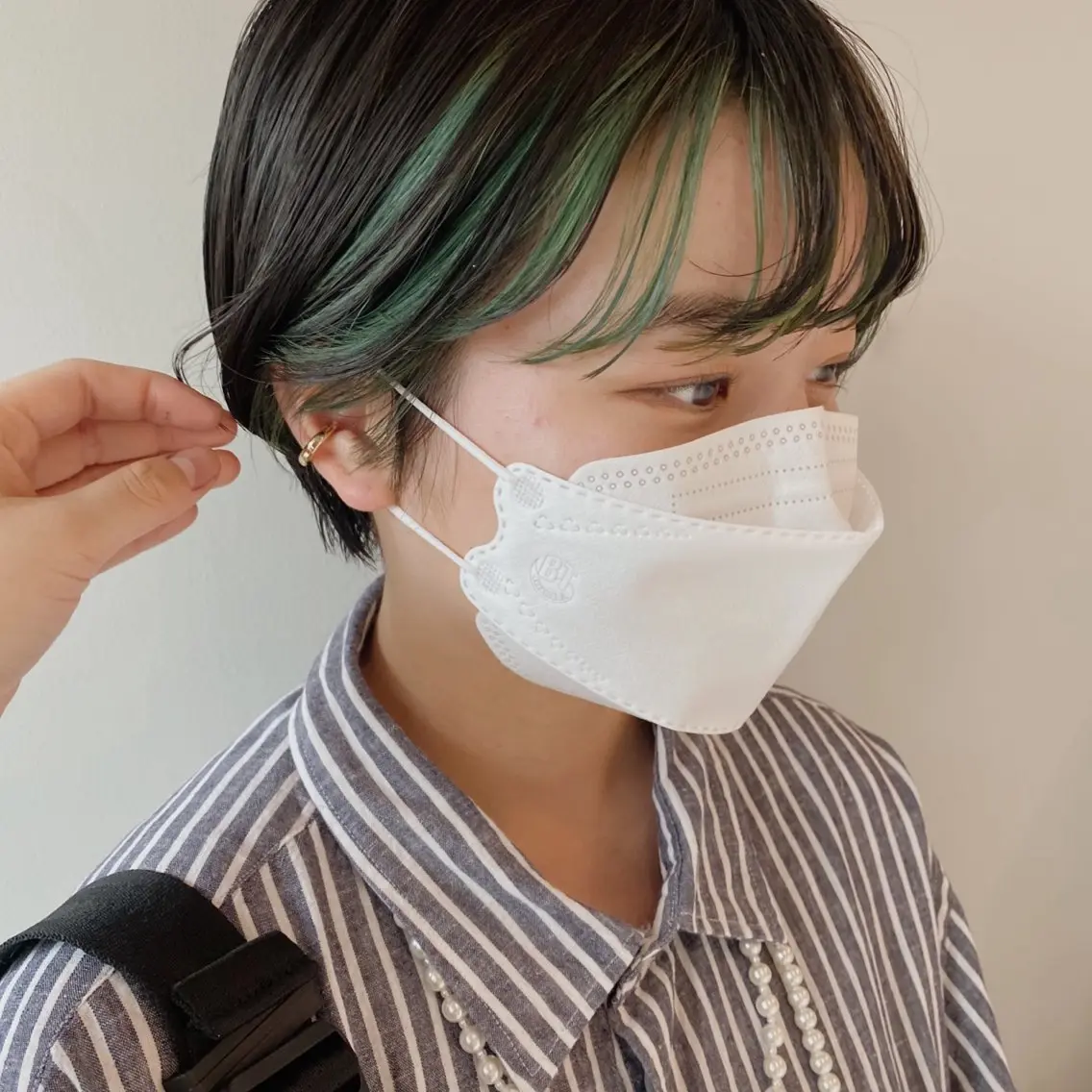 ショート カラー 顔周りカット 村山 莉沙のヘアスタイル