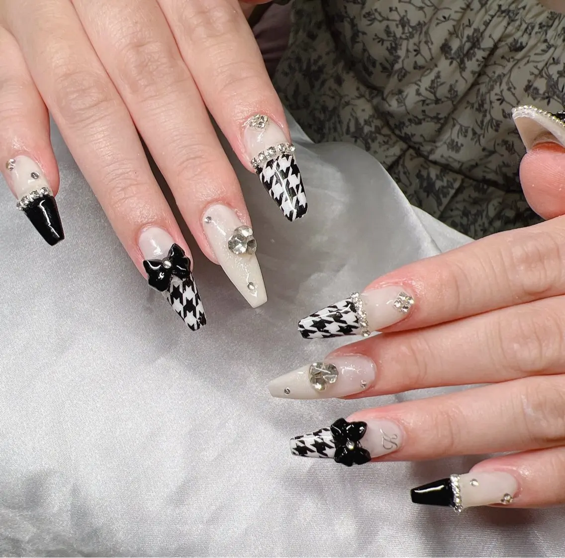 ネイル 長さ出し グラデーション 卒業式 キラキラネイル マグネットネイル ハンドネイル Lee Nailsのネイルデザイン