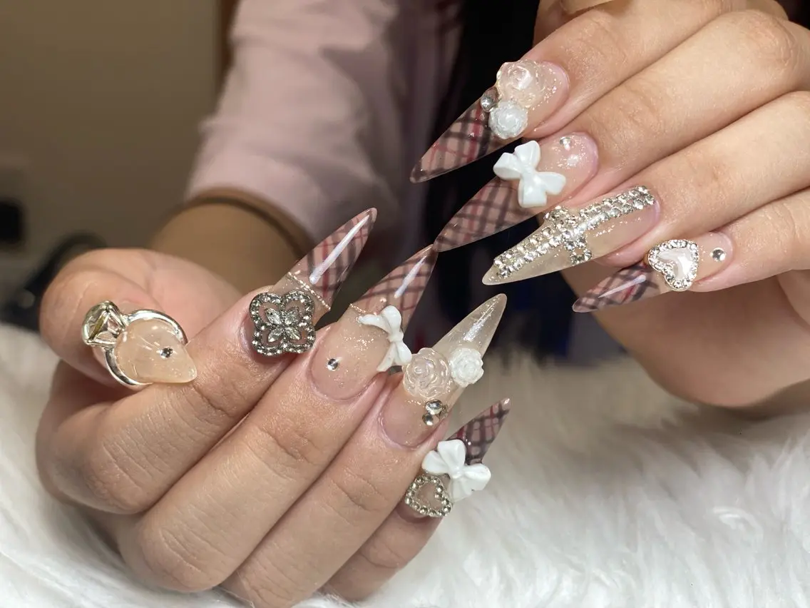 ネイル オーロラネイル ブラウン フラッシュネイル フラワーネイル ホログラムネイル ハンドネイル Rei _Nail 新宿のネイルデザイン