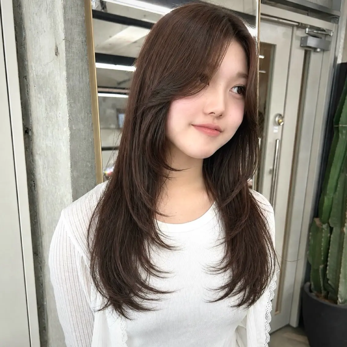ロング カラー ブリーチ ブラウンカラー ダブルカラー ブリーチなしカラー 顔周りカット カット ヘアカラー 伊藤ほのか/柔らかパ ーマ/酸性ストレートのヘアスタイル