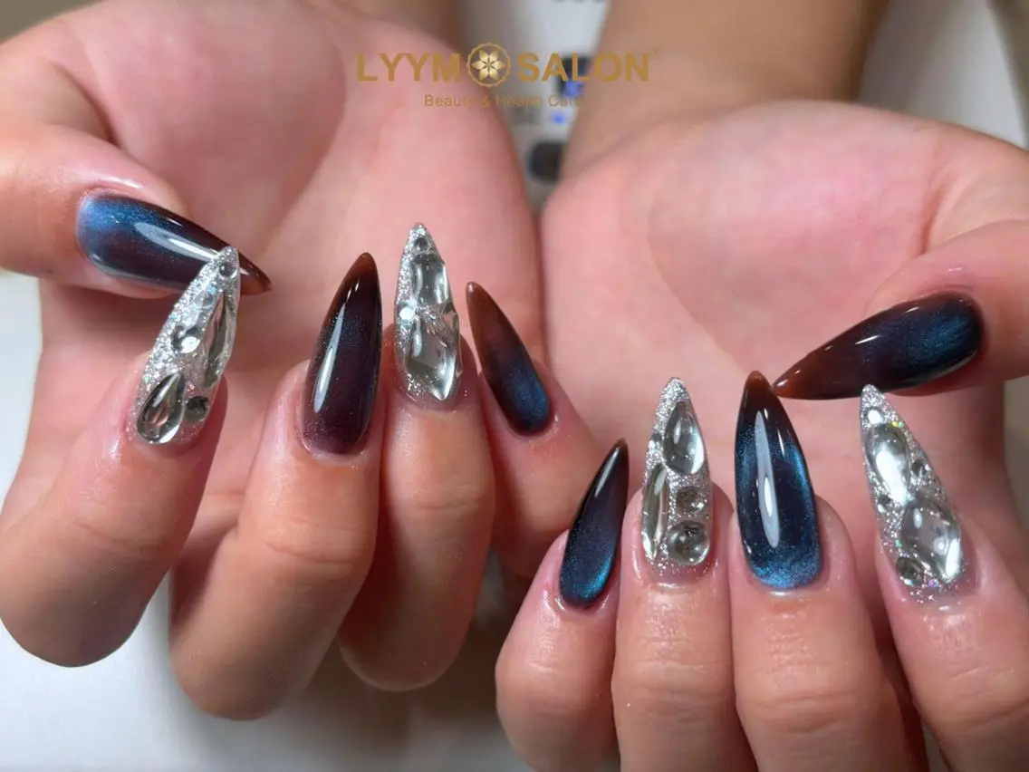 ネイル ブルー ボルドー キラキラネイル 韓国ネイル ロングネイル ハンドネイル LYYM Salon Miraのネイルデザイン