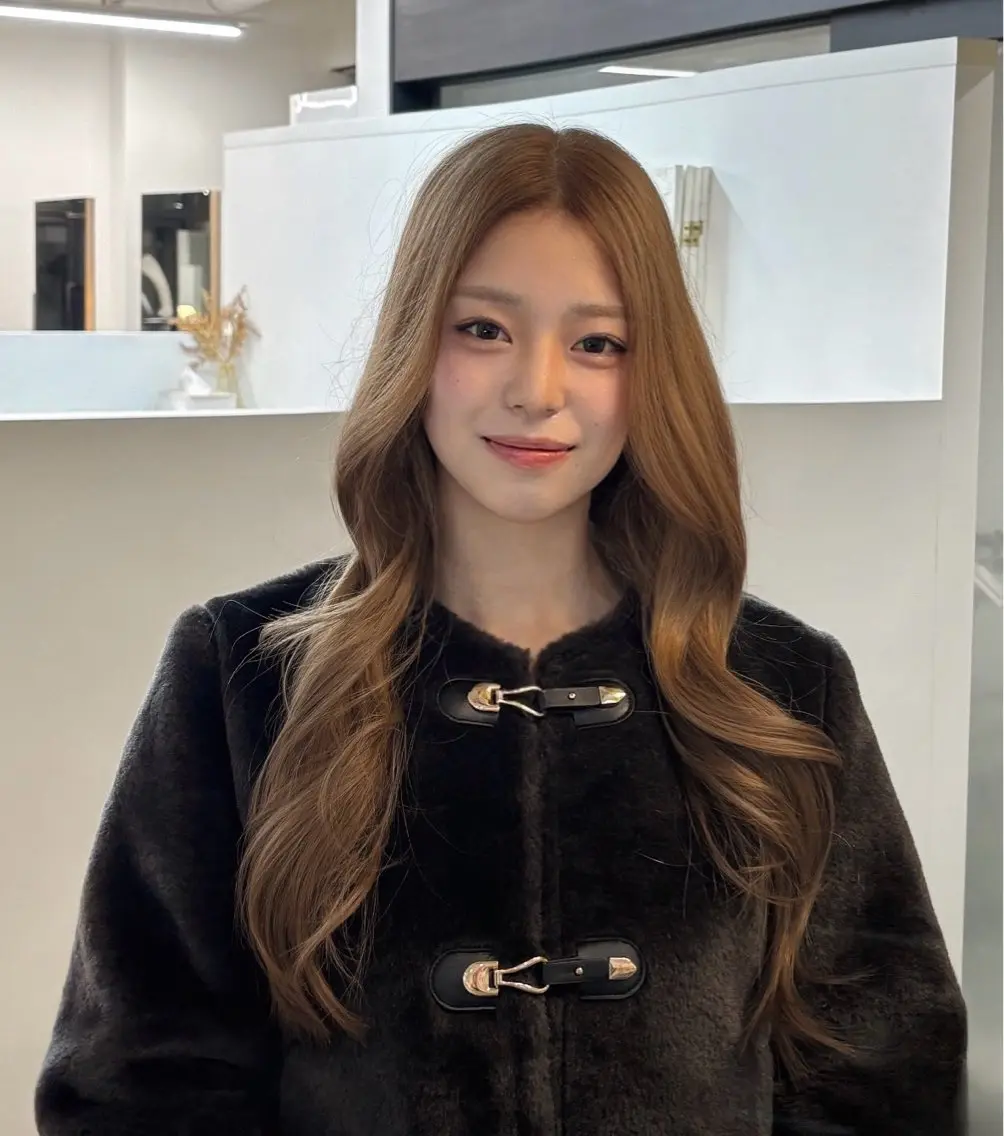 カラー ベージュカラー ブリーチ 透明感カラー ヘアカラー トリートメント 家村 瑠依のヘアスタイル