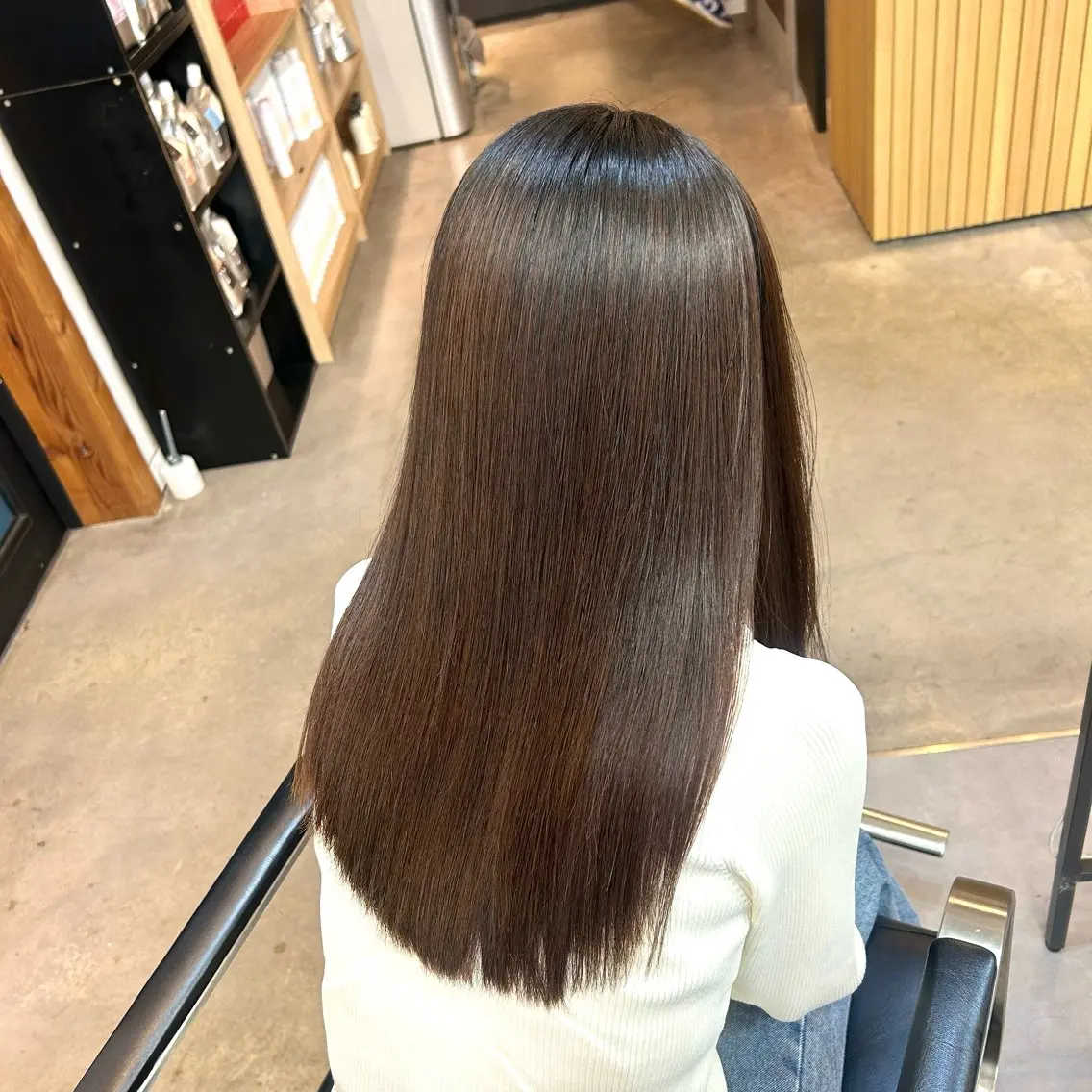 ミディアム カラー 縮毛矯正 トリートメント ✨傷ませないカラー ✨美髪矯正✨レオンのヘアスタイル