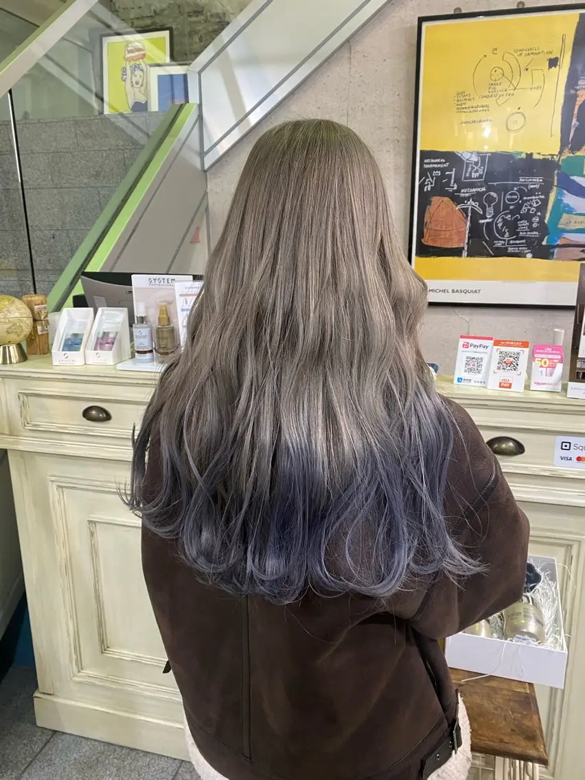 ロング 伸ばしかけ ロング ブリーチカラー🎀 LiLi🫧のヘアスタイル