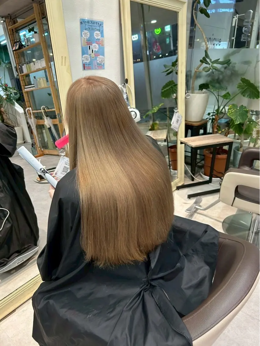 ロング ブリーチカラー😊 ハイトーン・ベージュのヘアスタイル