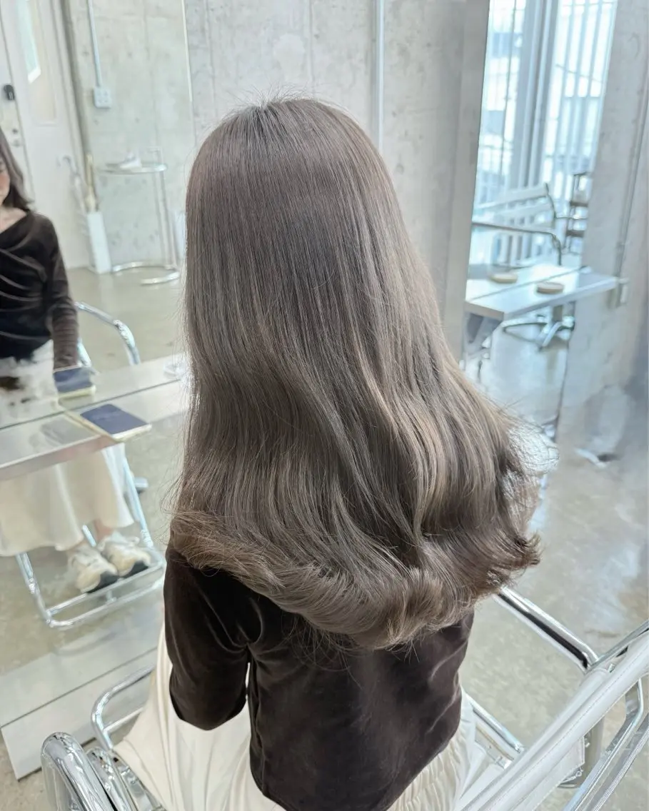 ロング カラー ベージュカラー カット ヘアカラー トリートメント 高橋大樹/グレー ジュ/ブリーチなしのヘアスタイル