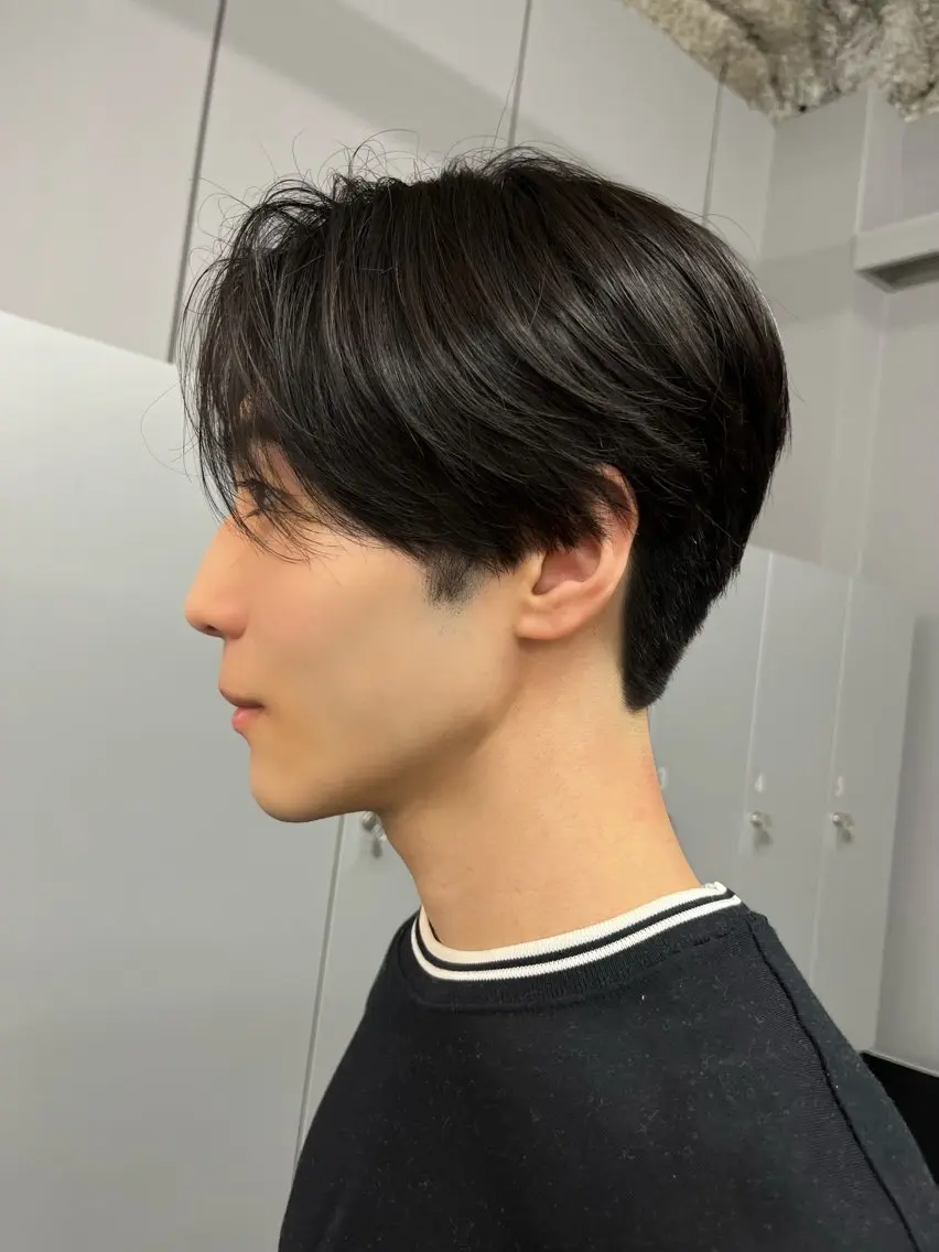 メンズ アイブロウ センターパート メンズ韓国風 カット アイカ🐺 メンズ韓国ヘアのヘアスタイル