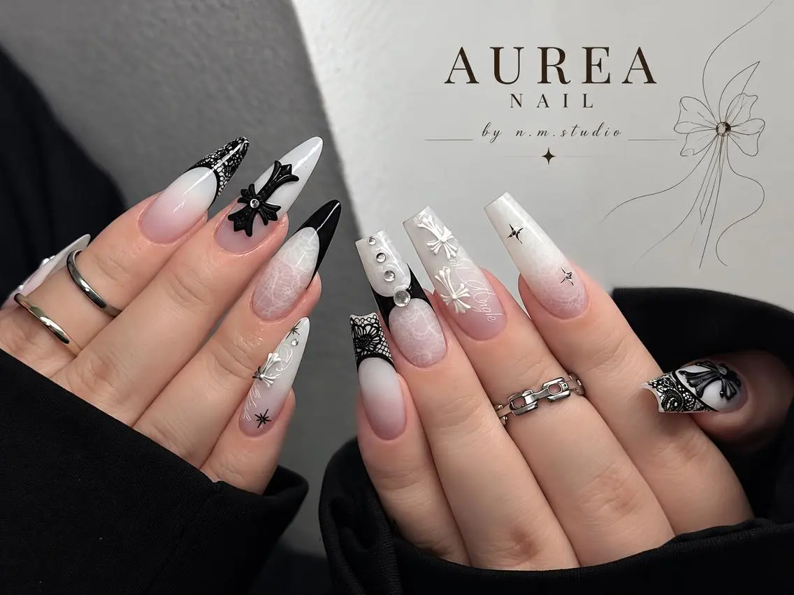ネイル アートネイル ボルドー 長さ出し ハロウィン キラキラネイル AUREA Nail 心斎橋店のネイルデザイン