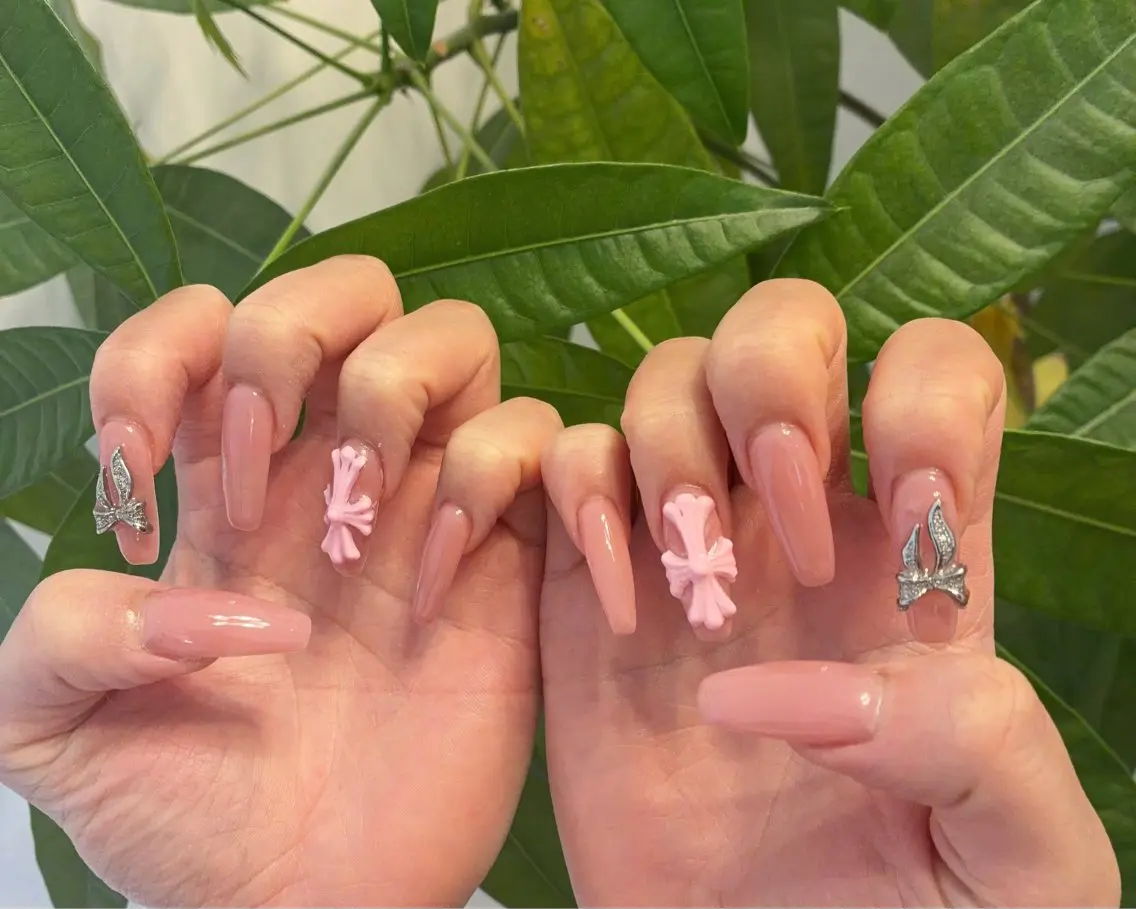 ネイル アートネイル オーロラネイル チークネイル フラワーネイル フレンチネイル ハンドネイル Lienbeauty RiRiのネイルデザイン
