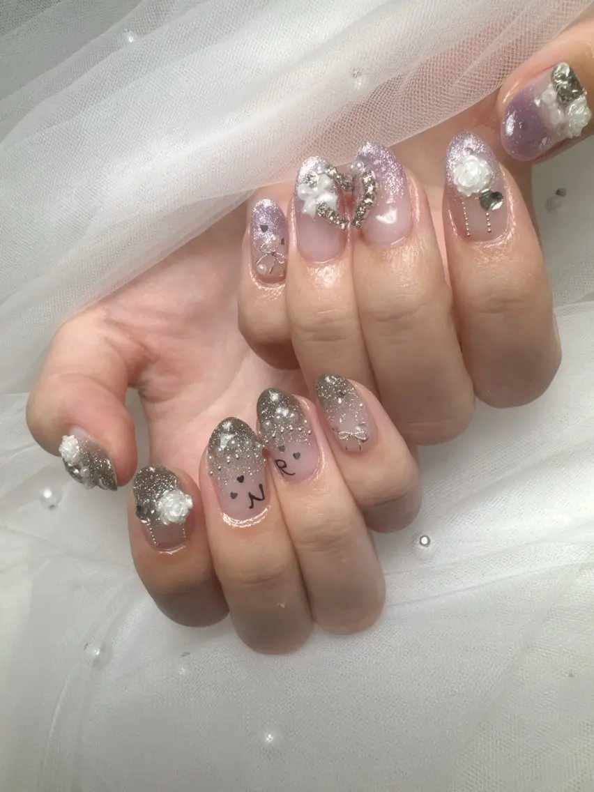 ネイル フットネイル フレンチネイル ガラスフレンチ キラキラネイル 韓国ネイル ハンドネイル Queeens nailのネイルデザイン