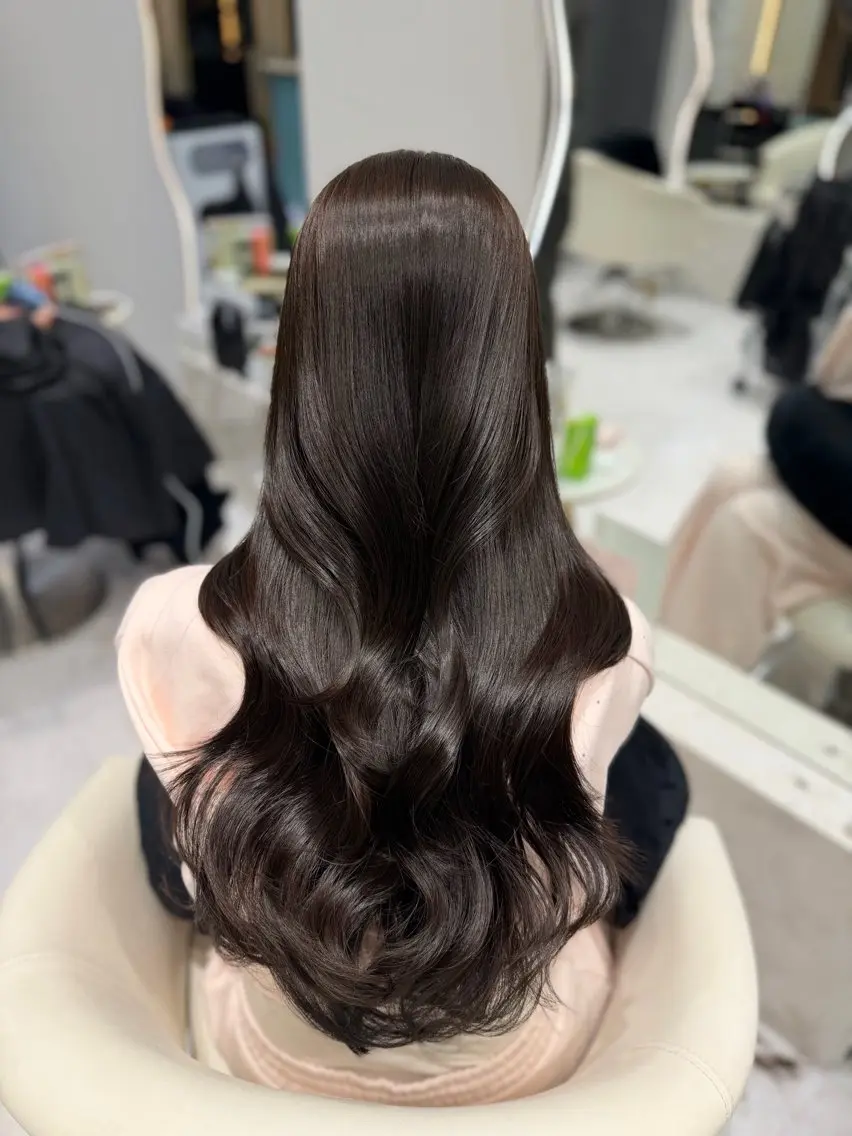 ロング カラー ブラウンカラー 透明感カラー ダークブラウン くびれヘア 韓国風ヘア カット ヘアカラー トリートメント 𝑹𝒊𝒉𝒐🎀 名駅/大人韓国ヘアのヘアスタイル
