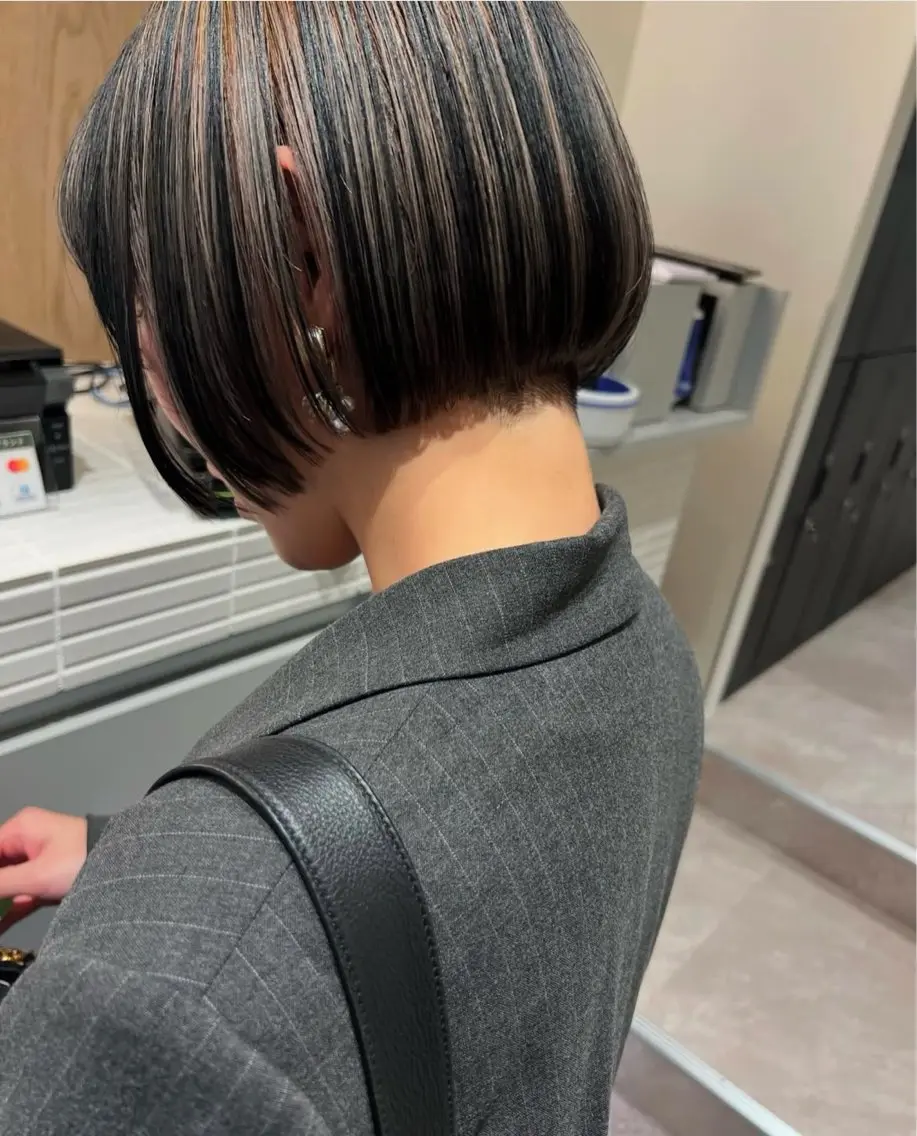 ショート カラー ヘアアレンジ ボブ カット ヘアカラー トリートメント 暗髪カラー🫐パーマ おくだりんかのヘアスタイル