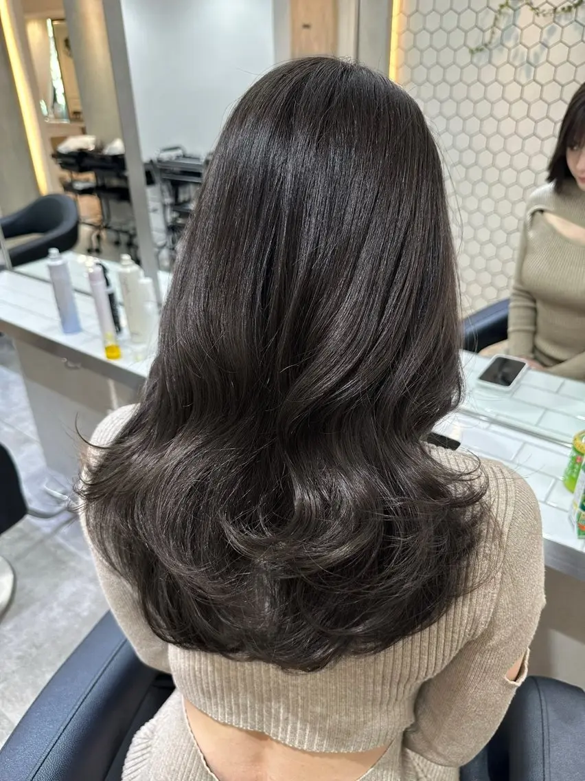 セミロング カラー ミディアムレイヤー 添田晃基のヘアスタイル