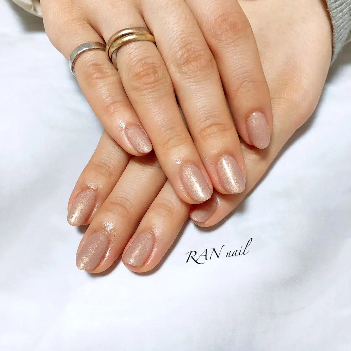 ネイル ゴールド キラキラネイル オフィスネイル ワンカラーネイル 冬ネイル ハンドネイル フットネイル RAN nailのネイルデザイン