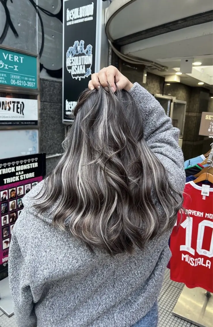 セミロング カラー ダークグレー ダークグレージュ グレージュ ハイライトカラー ハイライト ヘアカラー トリートメント 指名数No.1 /NAOYAのヘアスタイル