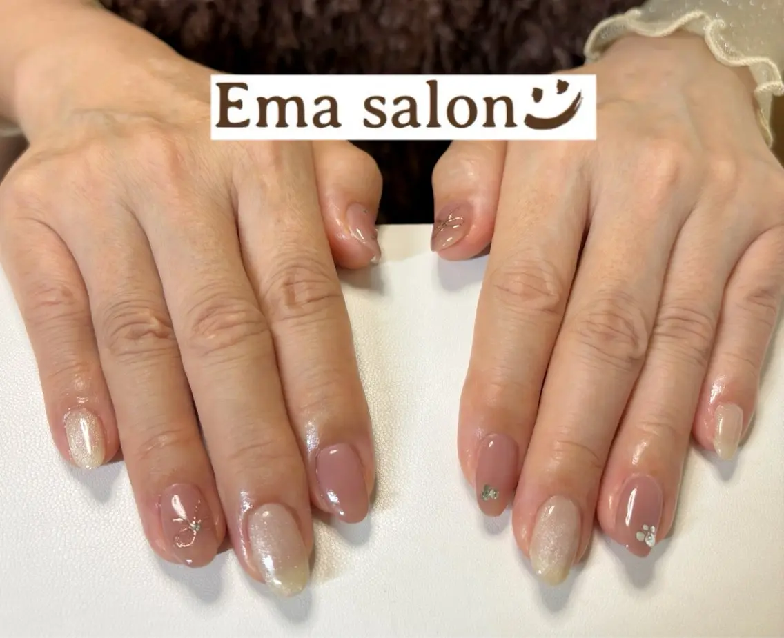 ネイル キラキラネイル マグネットネイル リボン ハンドネイル Ema salon hiromiのネイルデザイン