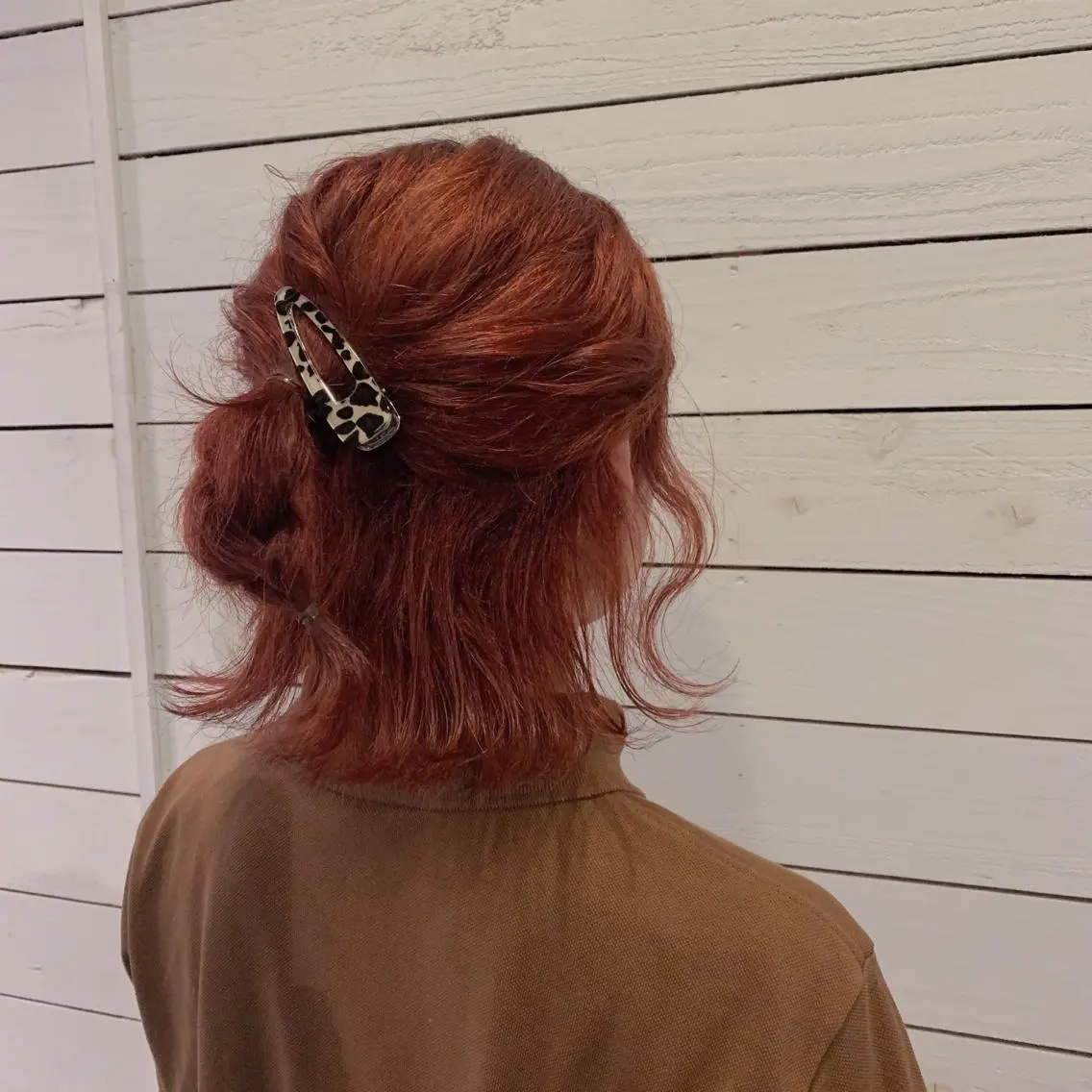 ショート カラー ヘアアレンジ ハーフアップ レッドカラー オルチャンヘア ヘアカラー トリートメント 韓国×髪質改善特化 💍maki💍のヘアスタイル