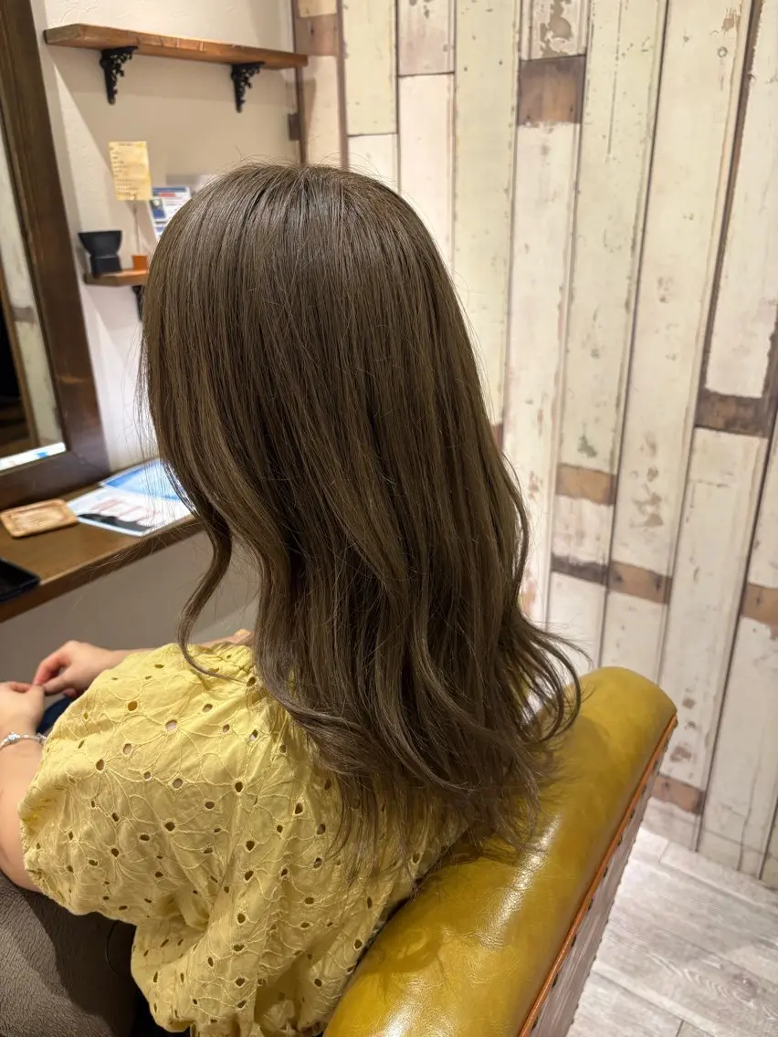 セミロング カラー オリーブカラー Tie リナのヘアスタイル