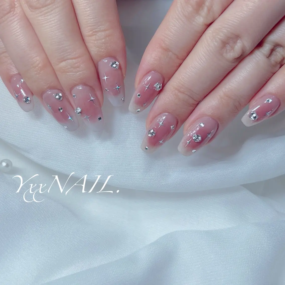 ネイル ワンホンネイル ハンドネイル フットネイル プライベートサロン 🩵YxxNAIL.のネイルデザイン
