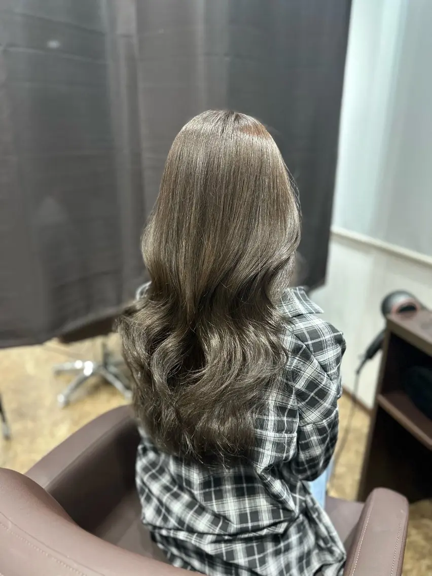 ロング カラー ブリーチ 透明感カラー グレージュ TOMOMI /フロレゾンのヘアスタイル
