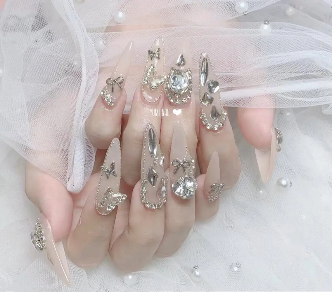 ネイル ハンドネイル 𝐲𝐮𝐦𝐢🎀 長さ出しデザイン専門のネイルデザイン