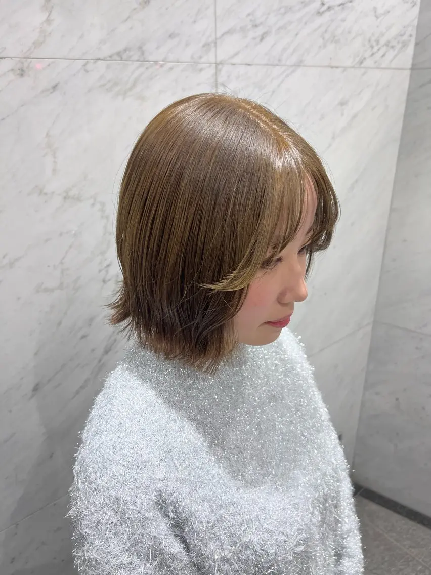 ショート カラー ボブレイヤー ベージュカラー ブリーチ ダブルカラー ブリーチなしカラー カット ヘアカラー トリートメント ベイリコルド　アトリ 店長　宮城一真のヘアスタイル