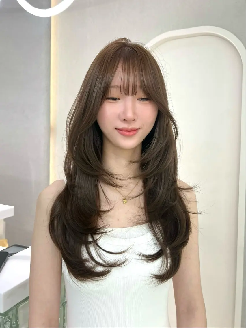 ロング カラー レイヤーカット GAGA AMIKAのヘアスタイル