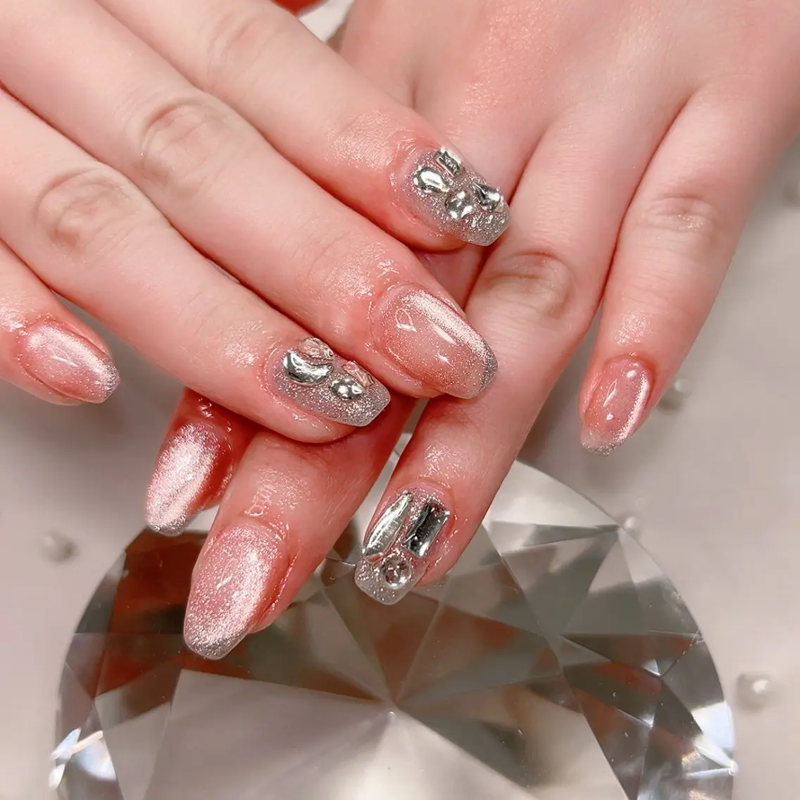 ネイル フレンチネイル キラキラネイル マグネットネイル 斜めフレンチ 春ネイル Cute Tips nailのネイルデザイン