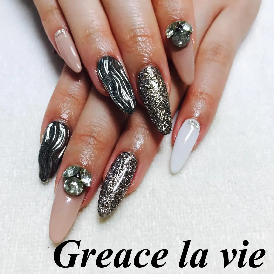 ロング カラー キッズ ネイル マツエク・マツパ ゴージャス クリスマス アートネイル 長さ出し フットネイル Greace  la vieのネイルデザイン