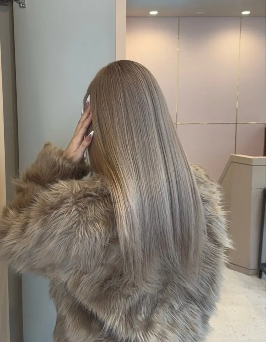 カラー ダブルカラー ハイトーンカラー 芝智也／ ブリーチカラーのヘアスタイル