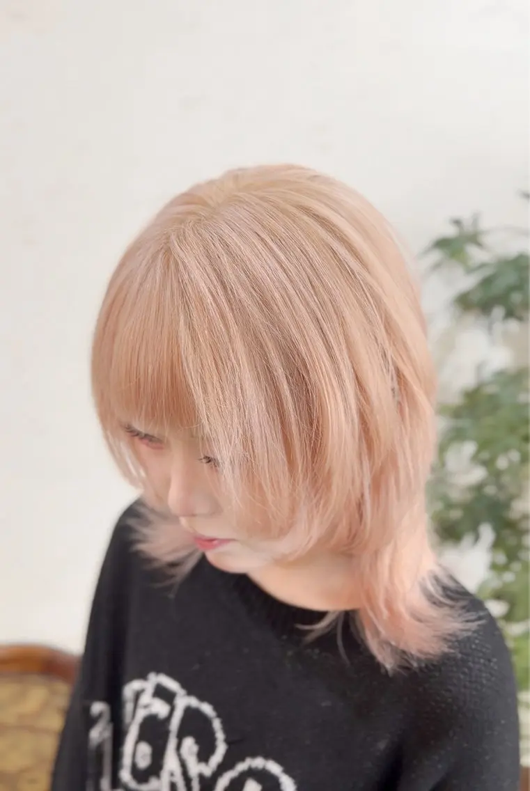 ショート ヘアカラー 飯星慧斗 /ブリーチ、縮毛矯正のヘアスタイル