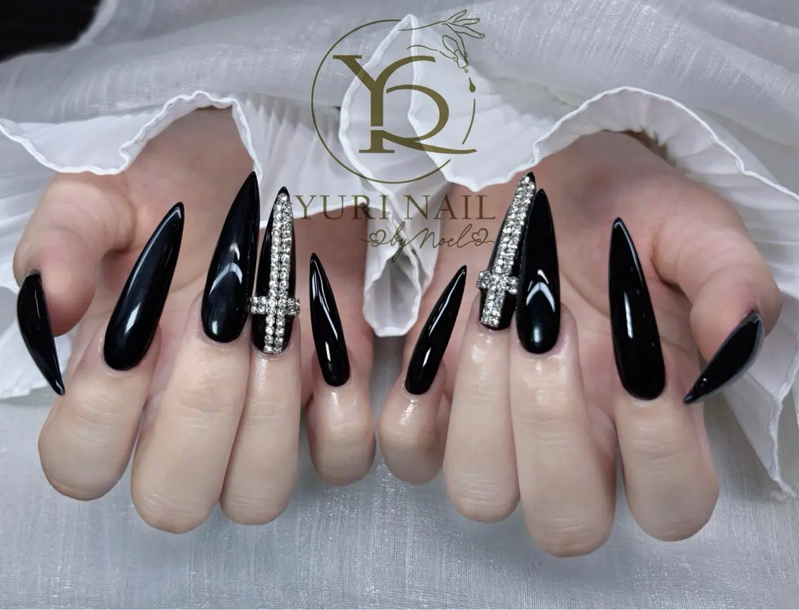 ネイル ハンドネイル フットネイル ハンドケア YURI Nail NARITAのネイルデザイン