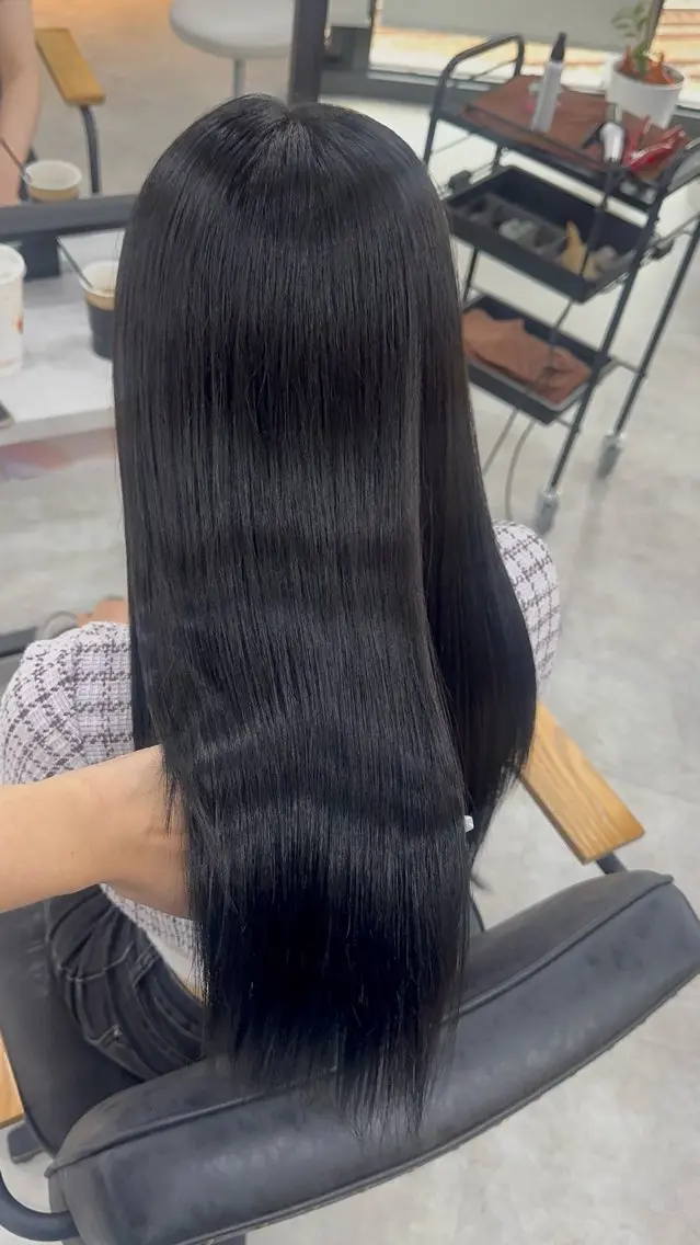 ロング カラー アッシュ アッシュブラウン ベージュカラー 黒髪 ブリーチ ヘアカラー トリートメント 赤み無し柔らかカラー 【梅田】madokaのヘアスタイル