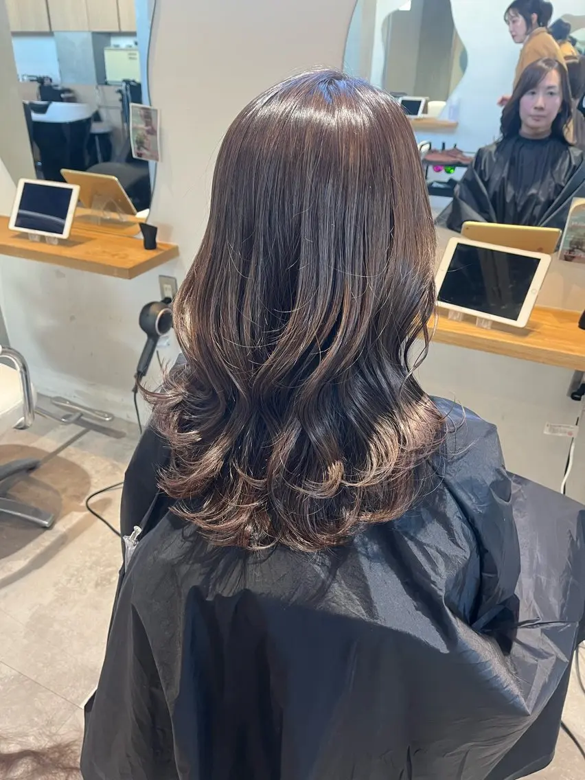 ミディアム カット ヘアカラー トリートメント 髪質改善縮毛矯正/ 堤　葵生のヘアスタイル