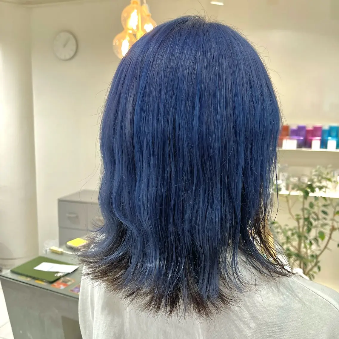 ミディアム カラー ブリーチ ブルーカラー 由比藤理子 ブリーチカラー🌈のヘアスタイル
