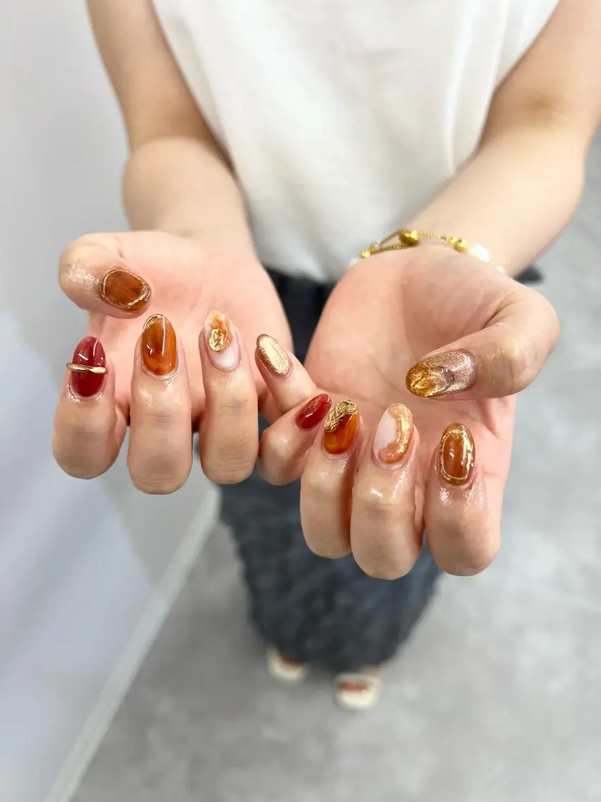 ネイル ボルドー ジェルネイル ゴールド マグネットネイル ミラーネイル ハンドネイル ハンドケア Bana_ Nailのネイルデザイン