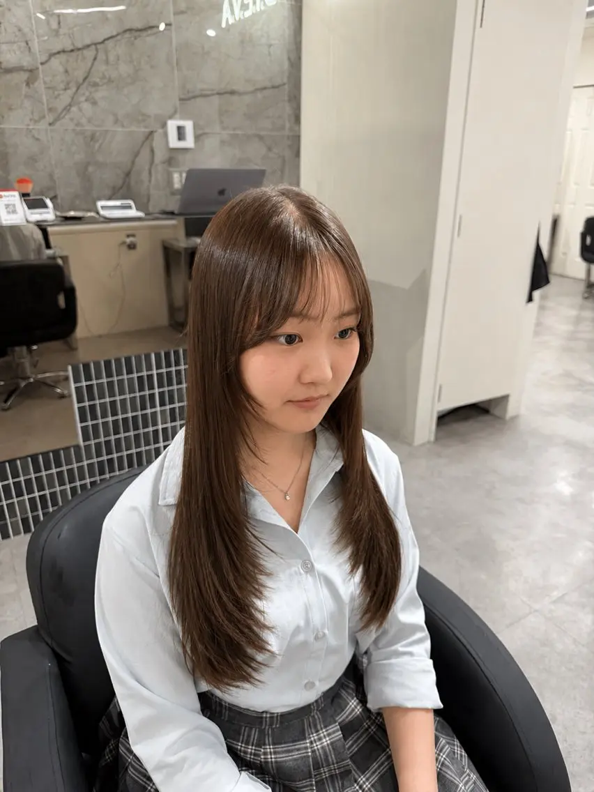 ロング カット 縮毛矯正 トリートメント 🫧とぅるん艶髪🫧 透明感カラー×猿渡のヘアスタイル