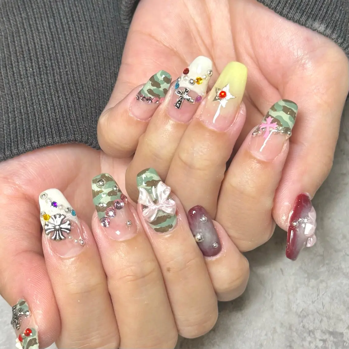 ネイル フレンチネイル ガーリー キラキラネイル リボン ワンホンネイル ハンドネイル lillion karenのネイルデザイン