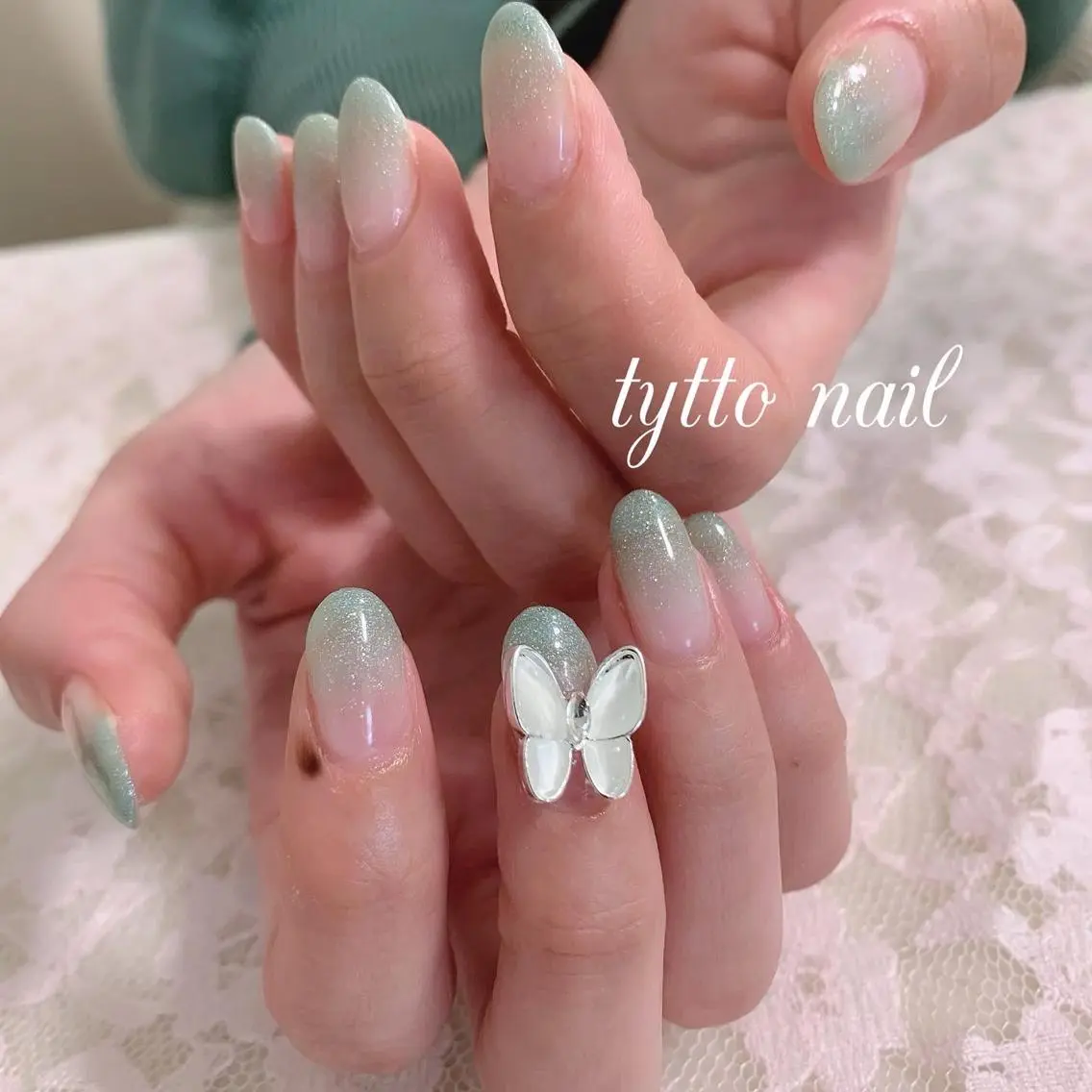 ネイル グラデーション グリーン ラメ(グリッター) ラメグラデーション オフィスネイル tytto nail ❤︎‪‪eri‪‪のネイルデザイン