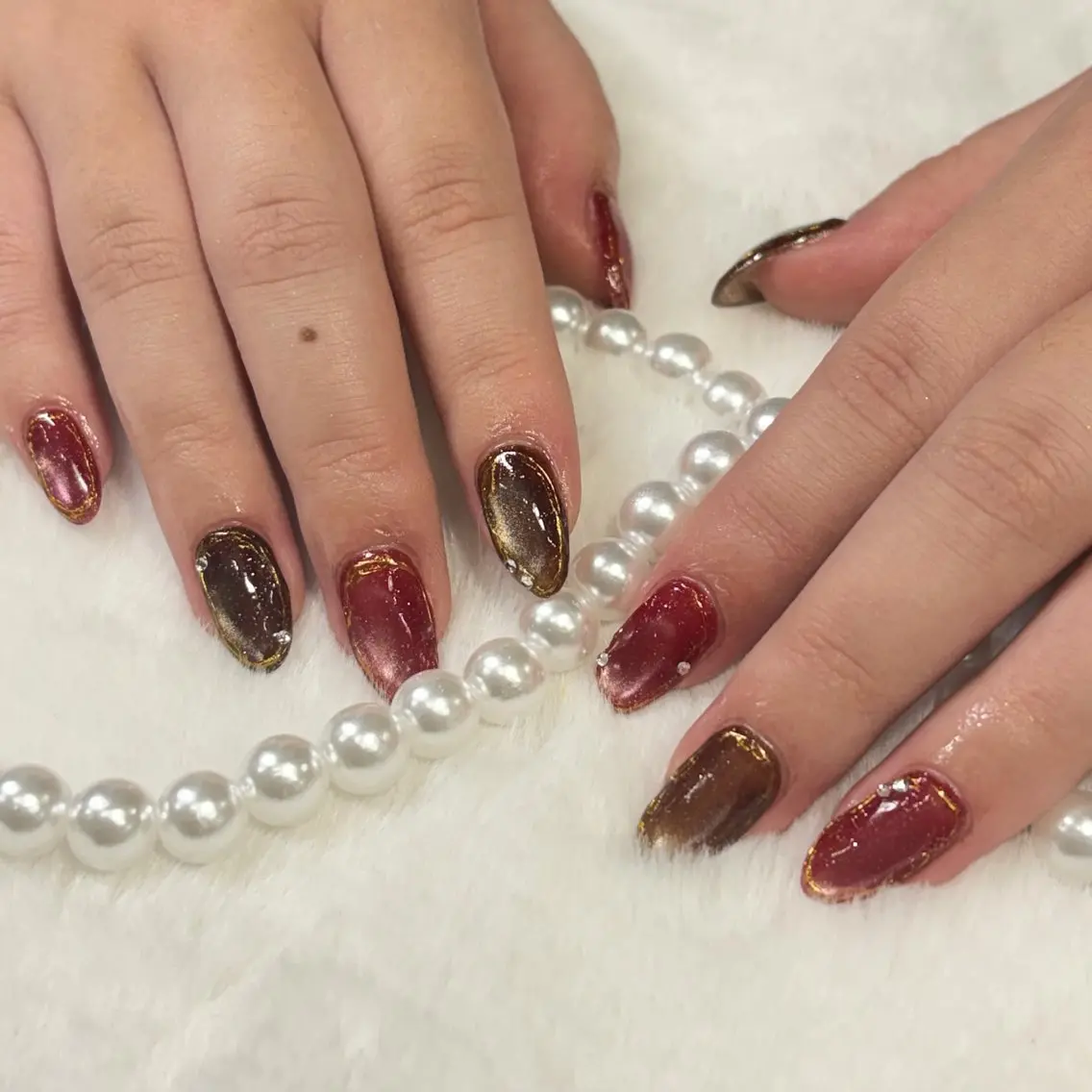 ネイル ブラウン ゴールド ミラーネイル 赤色 ハンドネイル Crea IBUKIのネイルデザイン