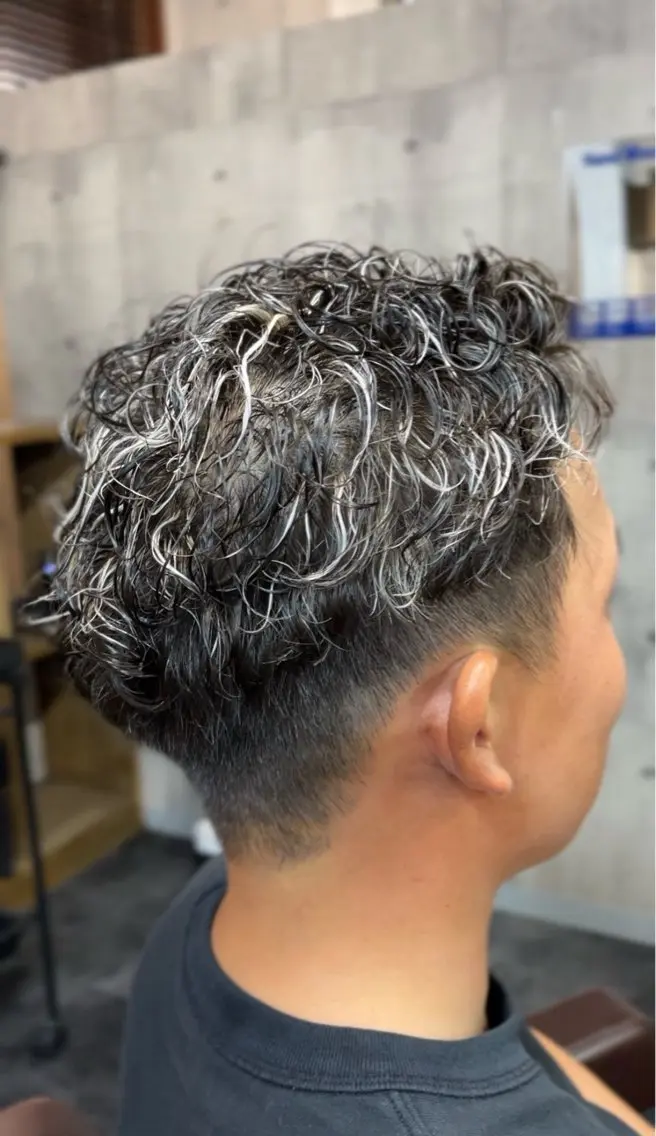 ショート カラー パーマ メンズ メンズメッシュ メンズパーマ メッシュ ヘアーサロンSAKO 佐伯准哉のヘアスタイル