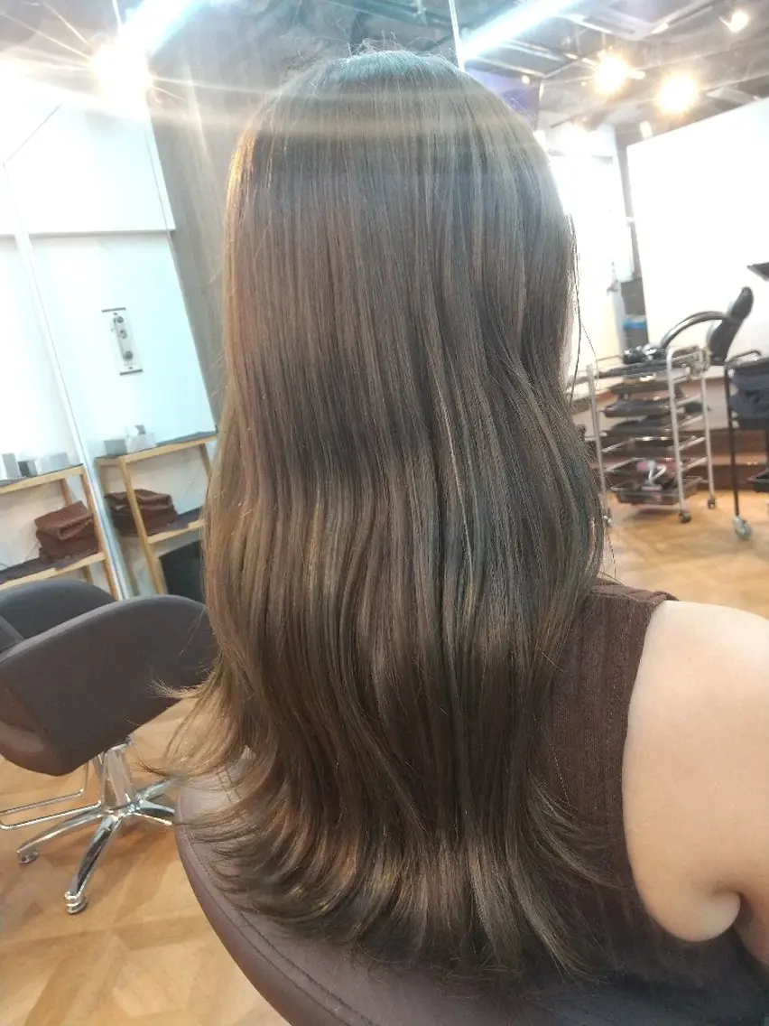 ロング カラー アッシュ アッシュグレー アッシュグレージュ グレージュ 久村 奈菜のヘアスタイル