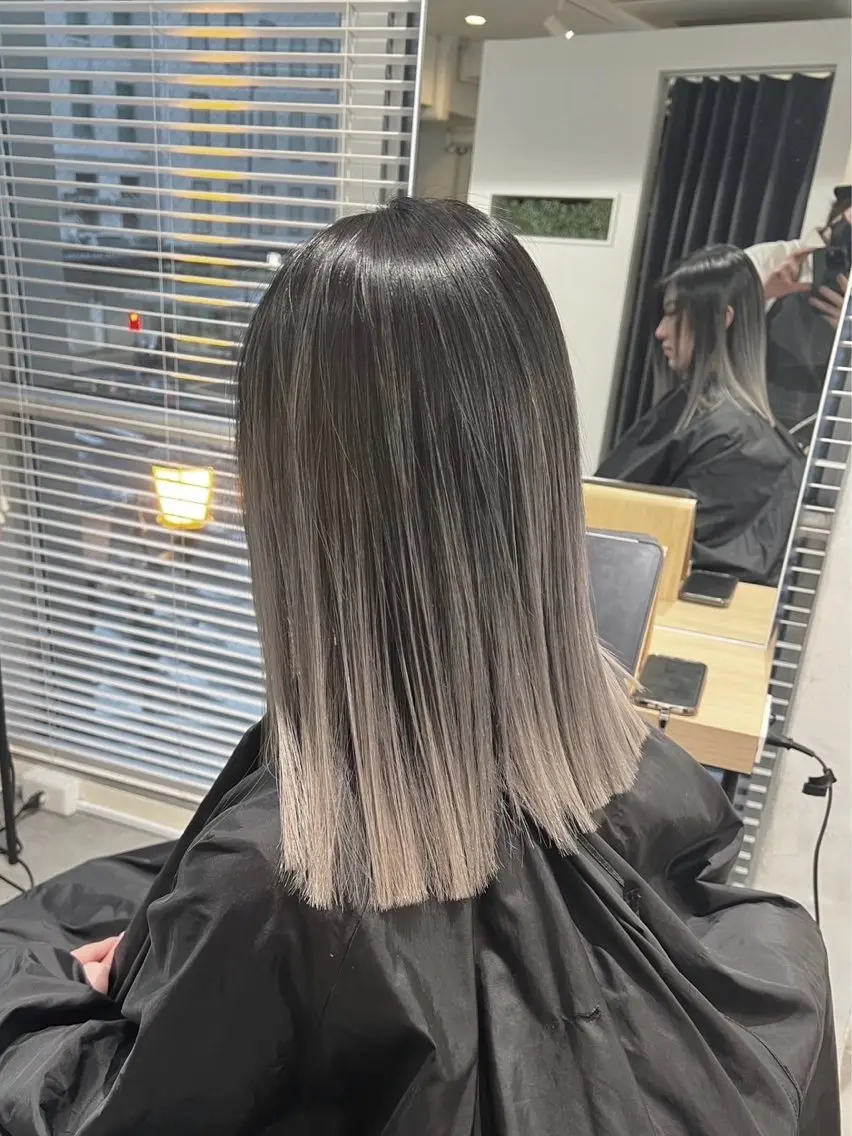 ミディアム カラー バレイヤージュ グレージュ レイヤーカット 指名数No.1 /NAOYAのヘアスタイル